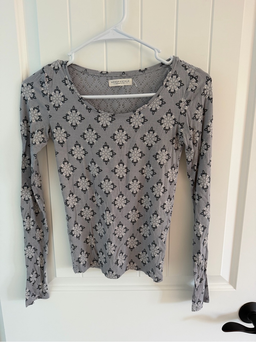 Aeropostale Gray Floral Diamond-Print Long Sleeve Tee